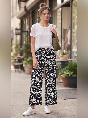 🌸Caslon Black White Abstract Print Crop Pants Size 8 Cotton Spandex